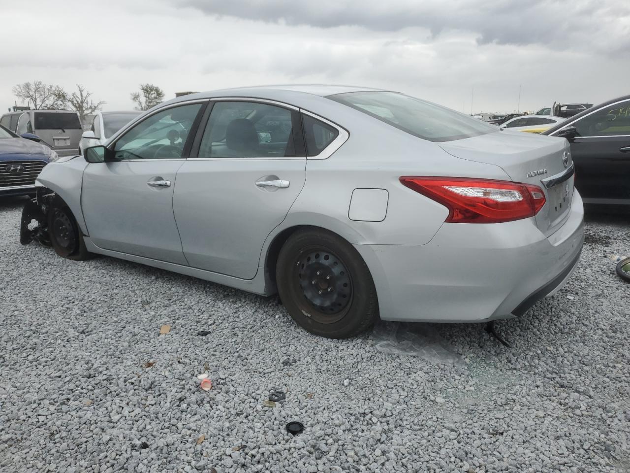 2017 Nissan Altima - Image 2