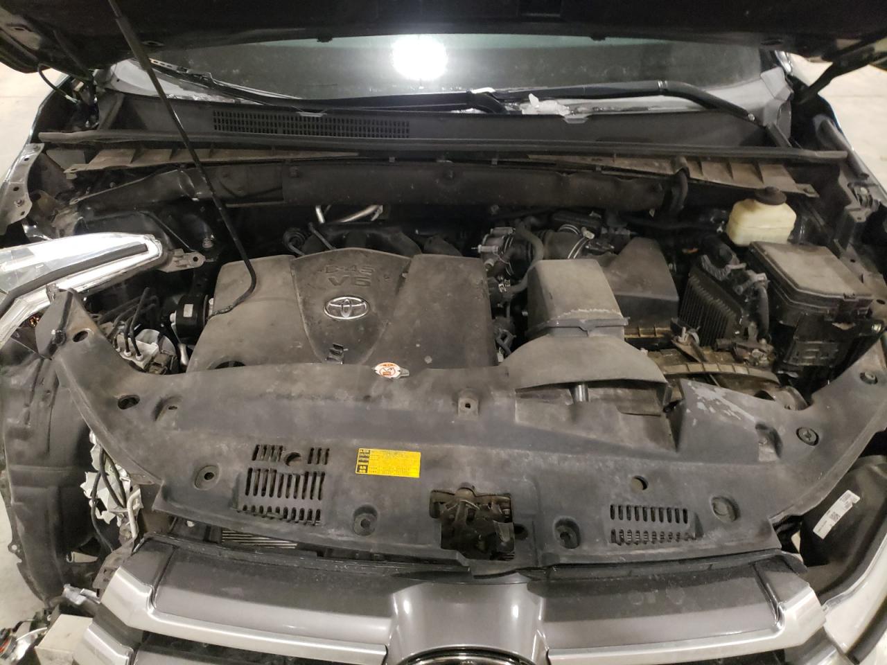 2018 Toyota Highlander - Image 14