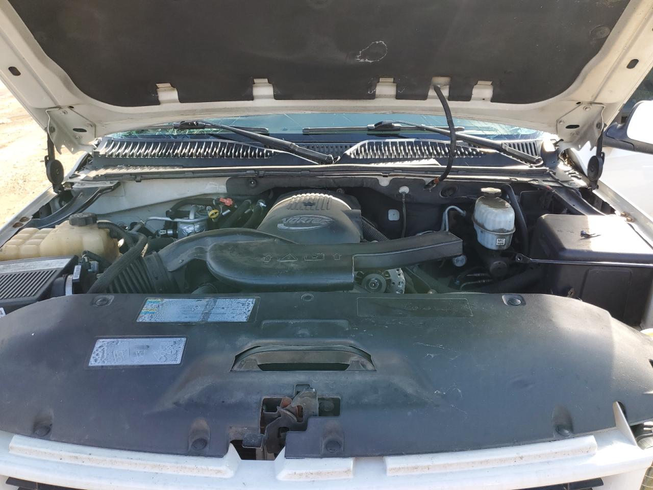 2004 Chevrolet Suburban - Image 12
