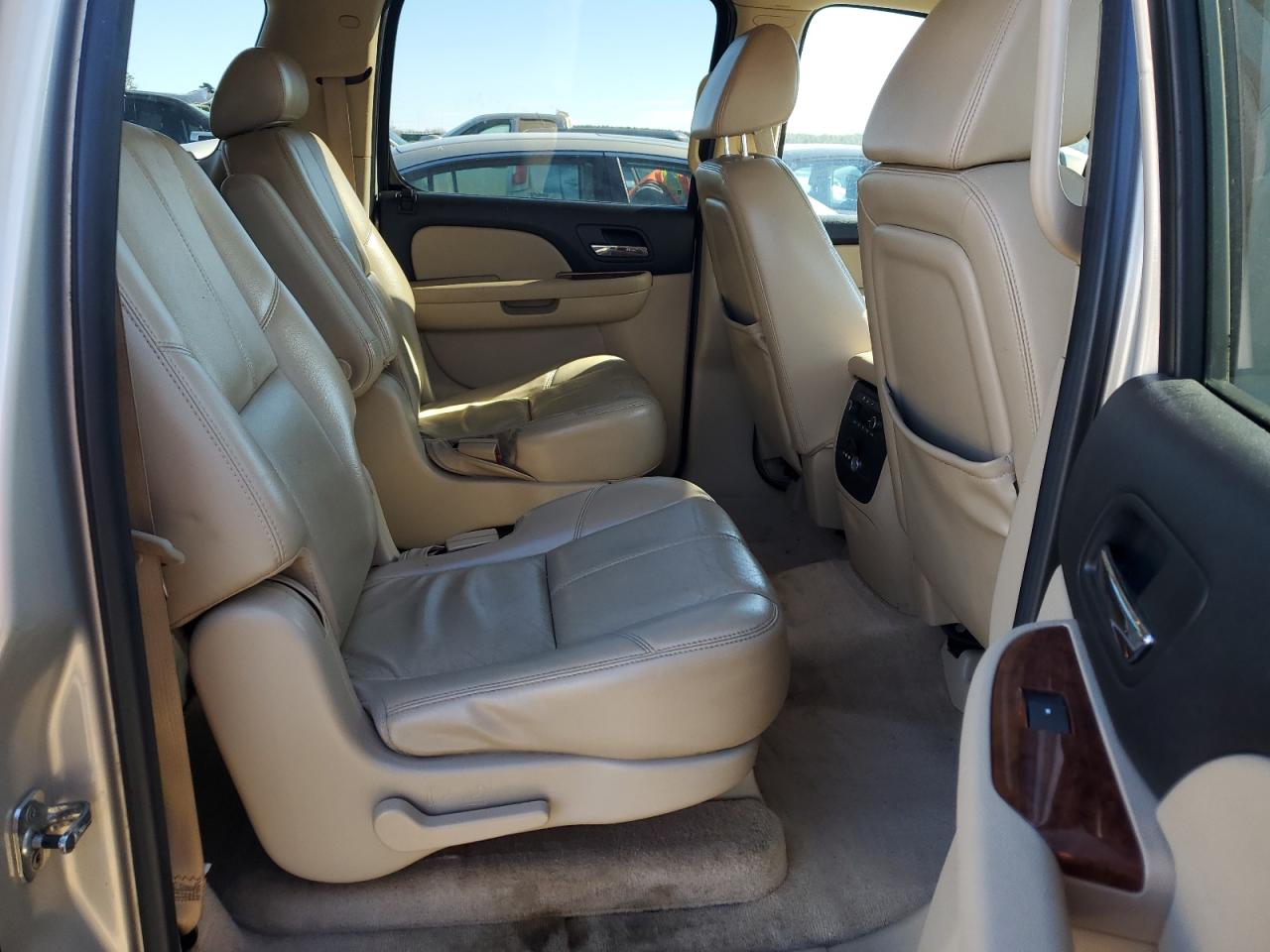 2007 Chevrolet Suburban - Image 11