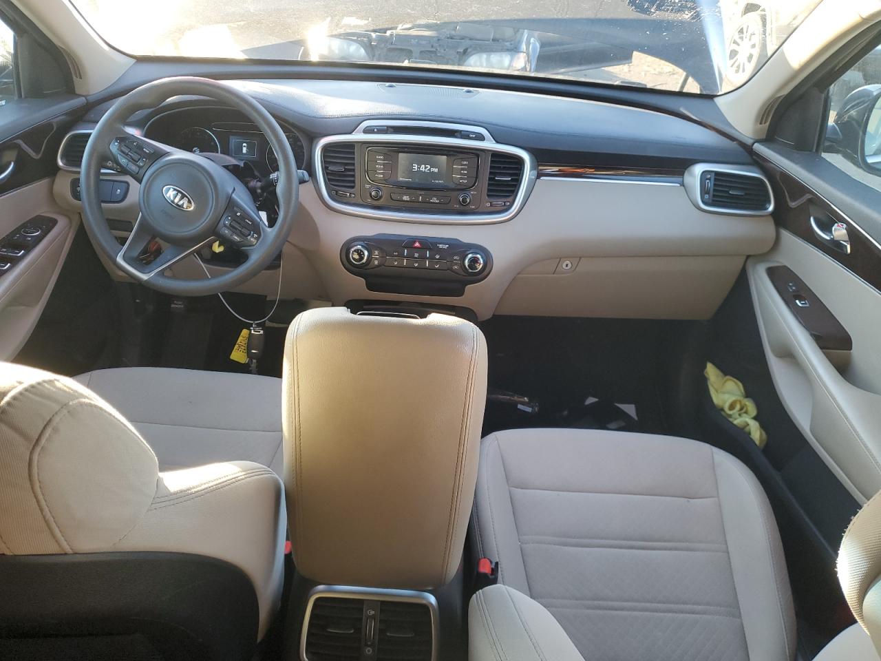 2017 Kia Sorento - Image 8