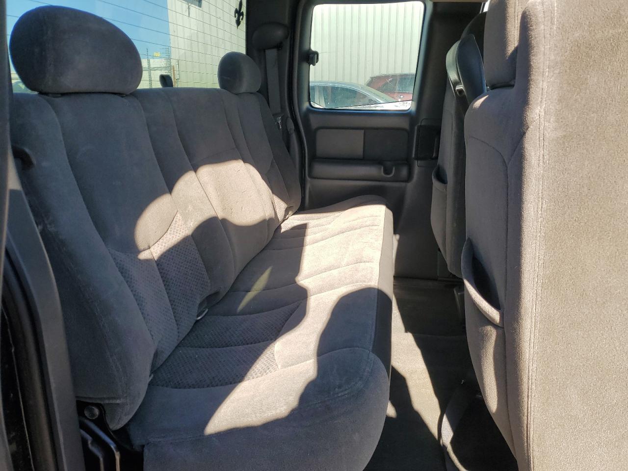 2005 Chevrolet Silverado - Image 10