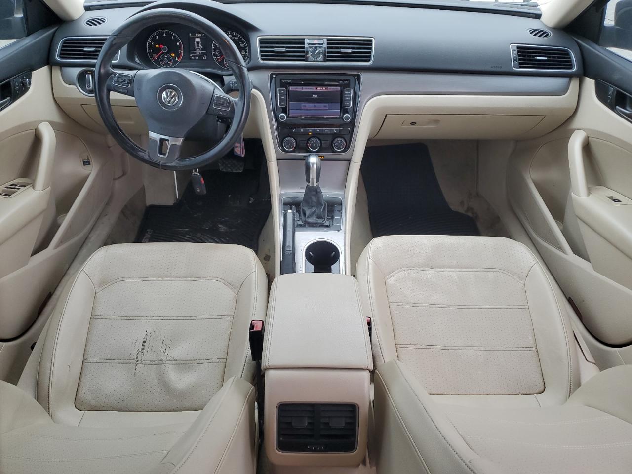 2014 Volkswagen Passat - Image 9