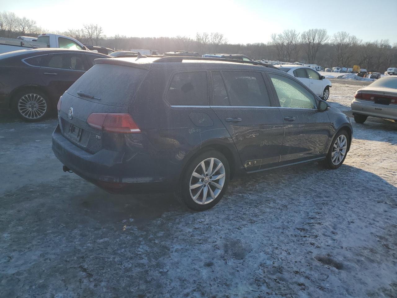 2016 Volkswagen Golf - Image 3