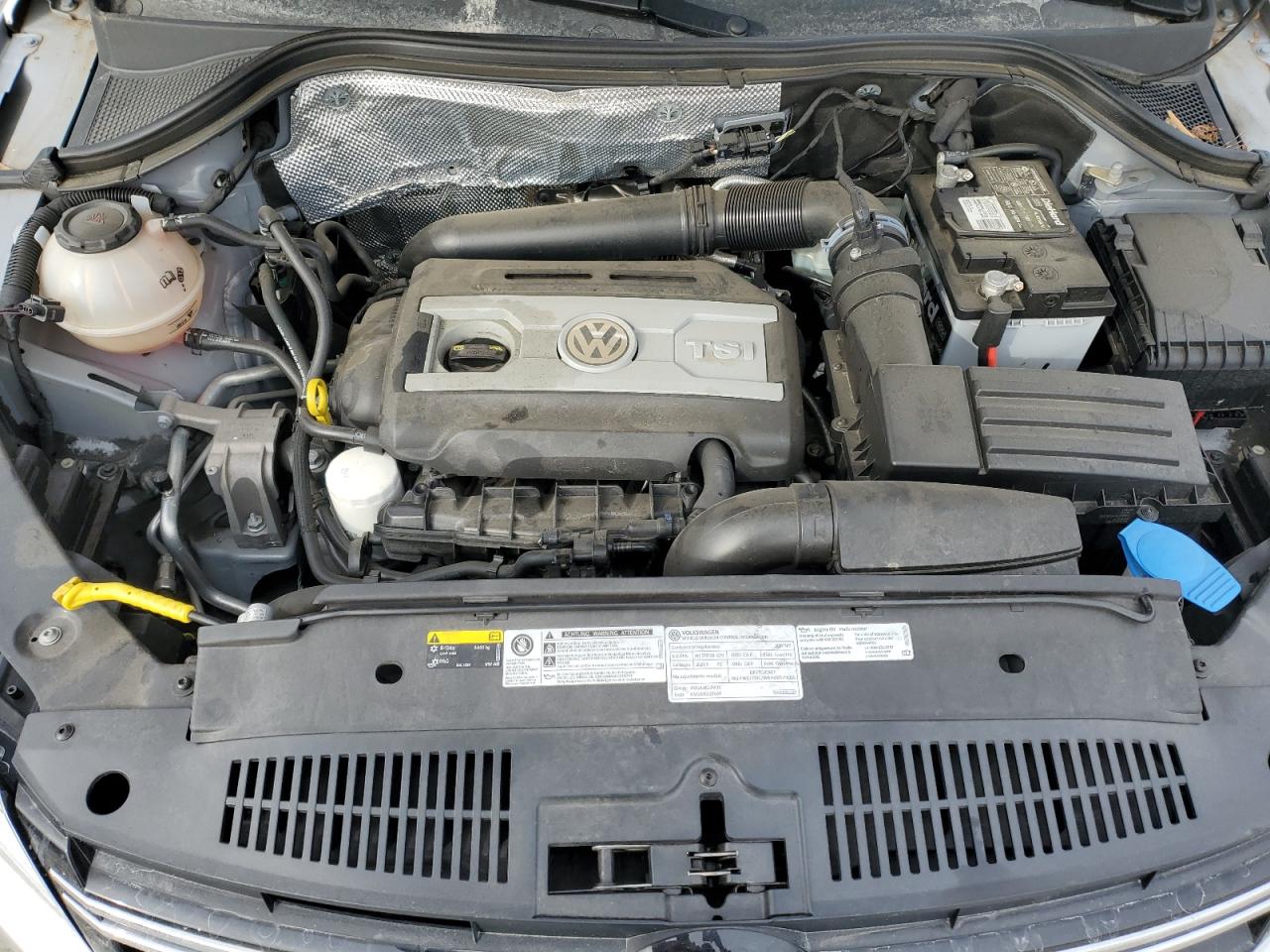 2017 Volkswagen Tiguan - Image 11