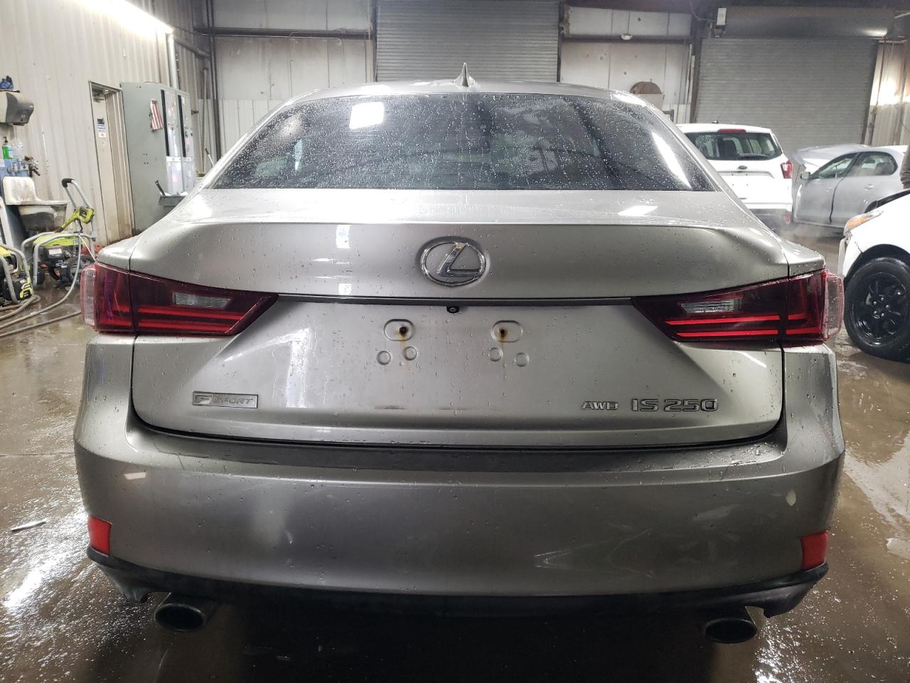 2015 Lexus IS - Image 6