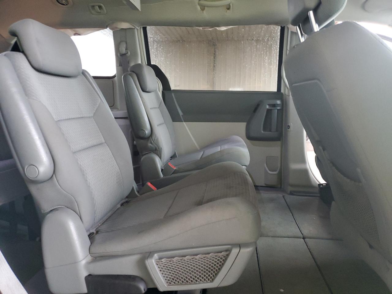 2010 Chrysler Town & Country - Image 11