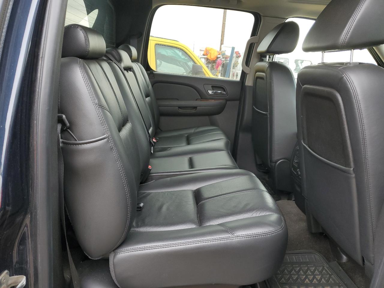 2008 Chevrolet Avalanche - Image 10