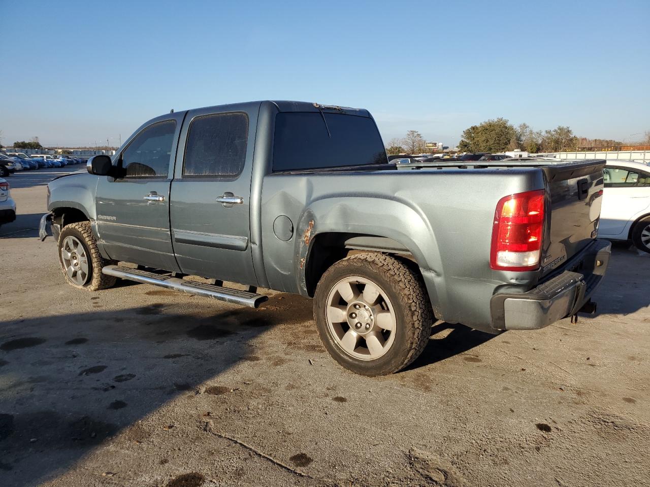 2011 GMC Sierra - Image 2