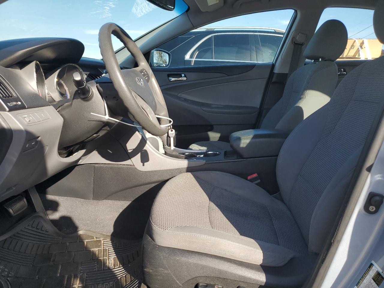 2011 Hyundai Sonata - Image 7
