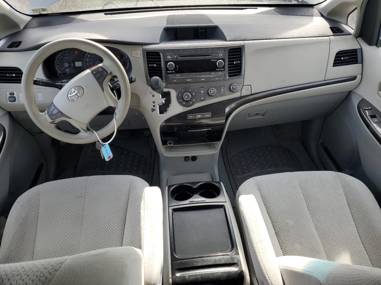 2011 Toyota Sienna - Image 8