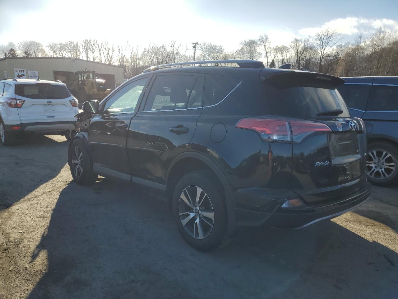 VIN 2T3RFREV4JW769435 2018 TOYOTA RAV4 no.2