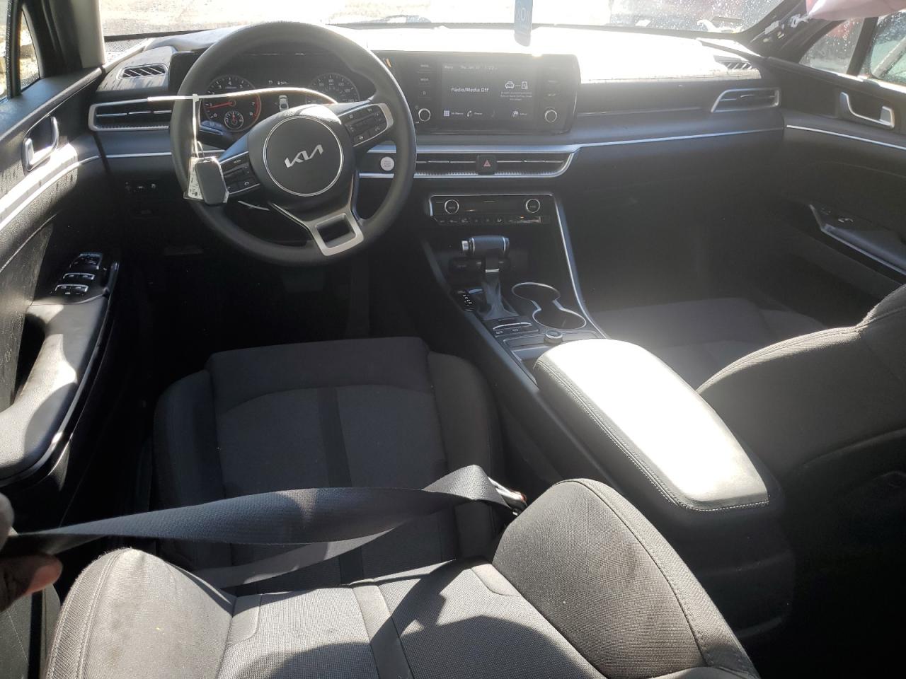 2023 Kia K5 - Image 8