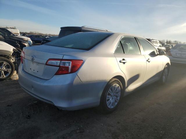 Sedans TOYOTA CAMRY 2012 Srebrny