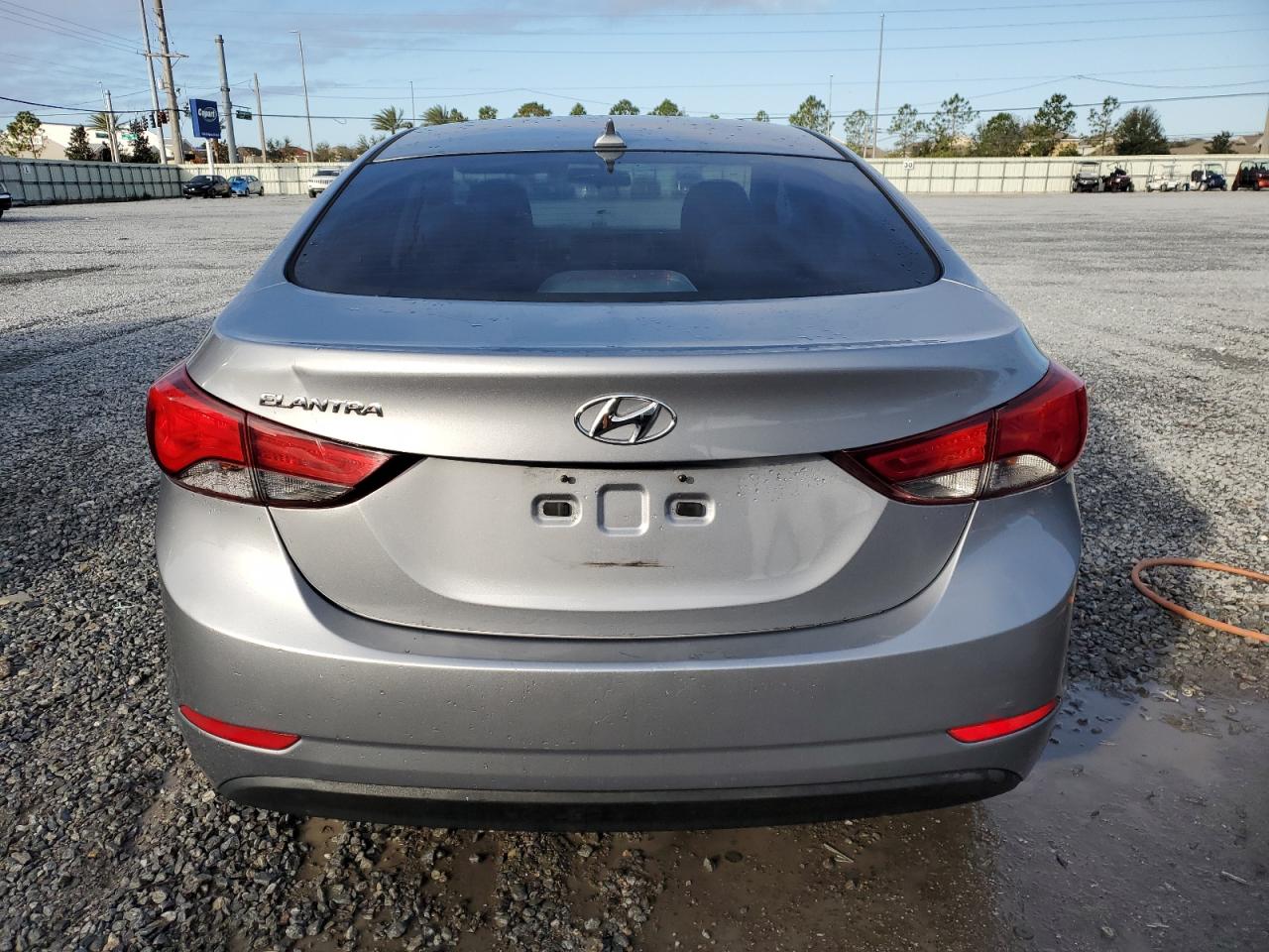 2016 Hyundai Elantra - Image 6