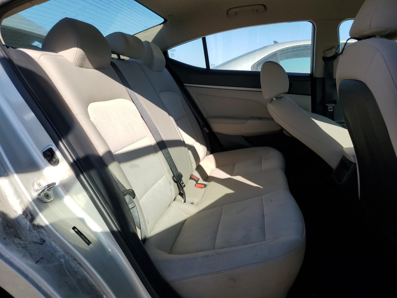 2017 Hyundai Elantra - Image 10