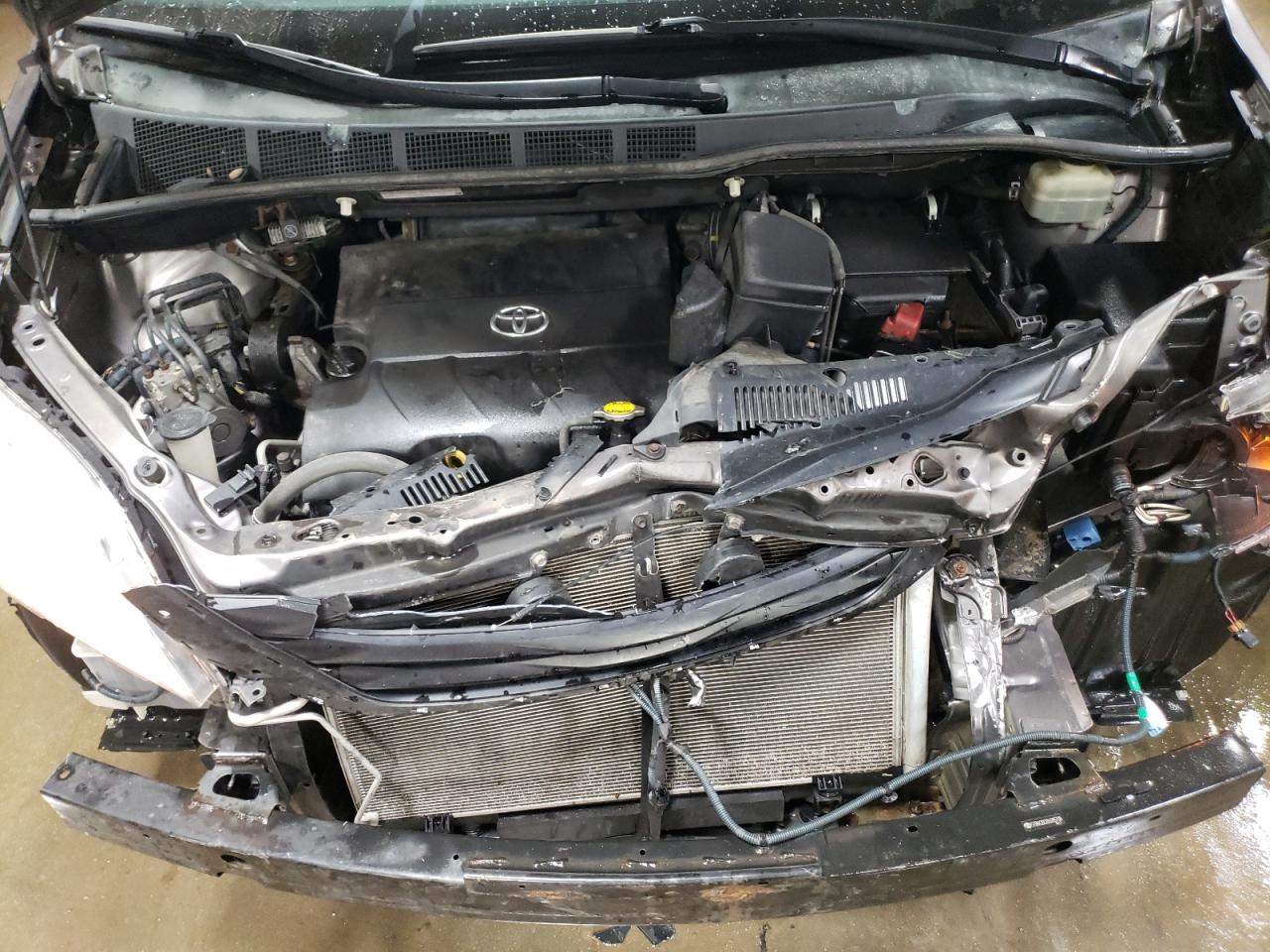 2011 Toyota Sienna - Image 11