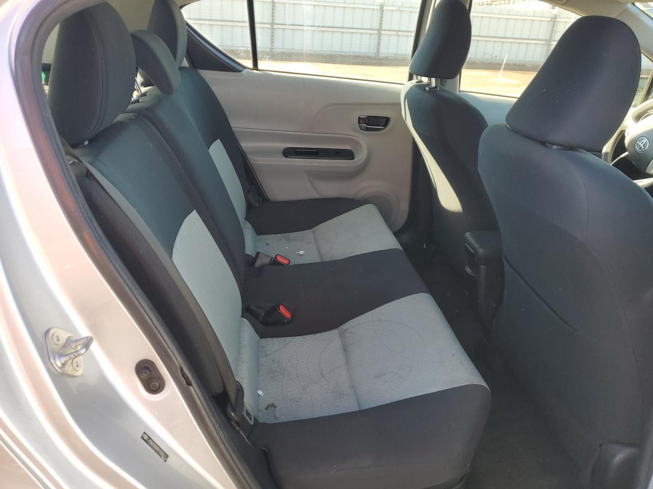 2012 Toyota Prius - Image 10
