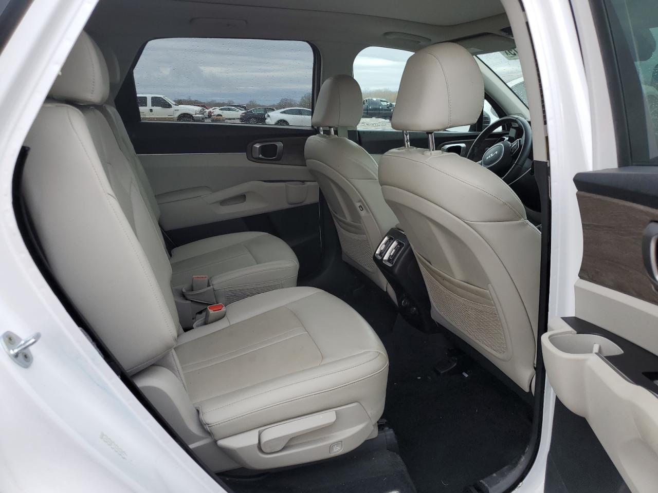 2022 Kia Sorento - Image 11