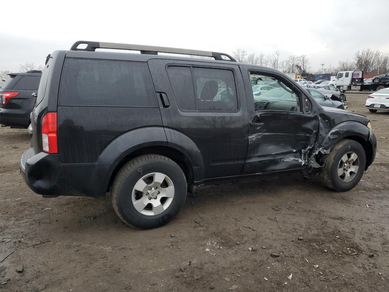 2011 Nissan Pathfinder - Image 3