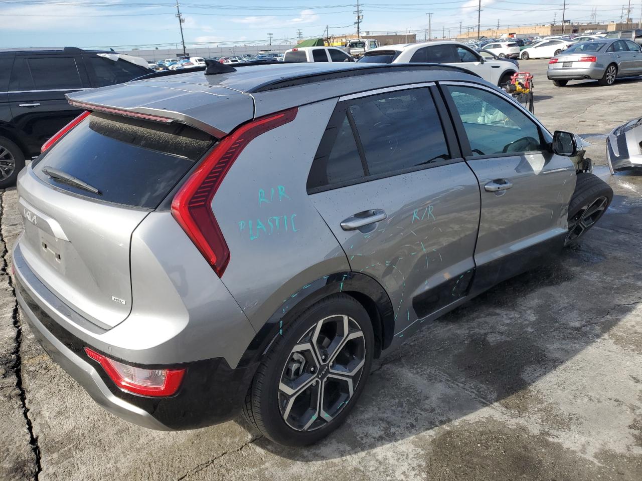 2023 Kia Niro - Image 3