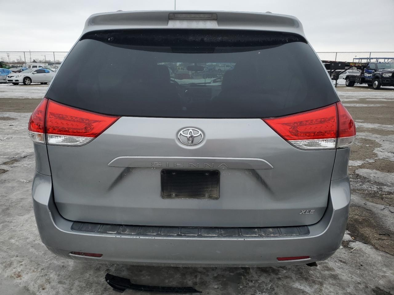 2014 Toyota Sienna - Image 6