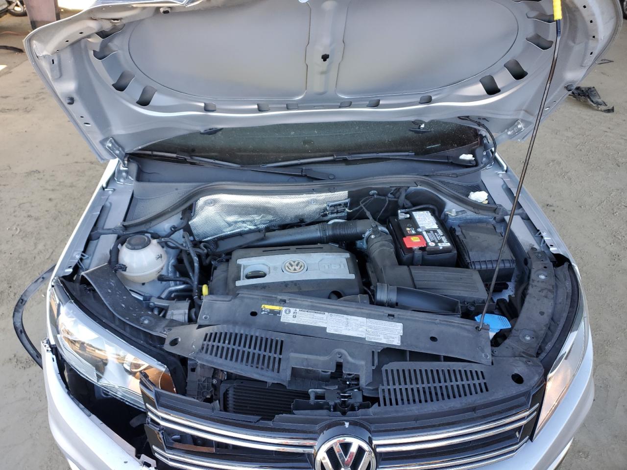 2017 Volkswagen Tiguan - Image 12