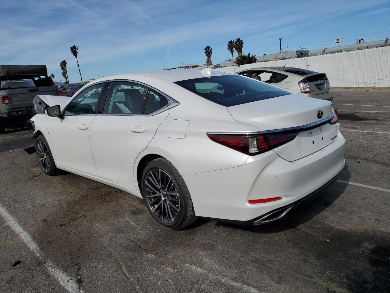 2024 Lexus ES - Image 2