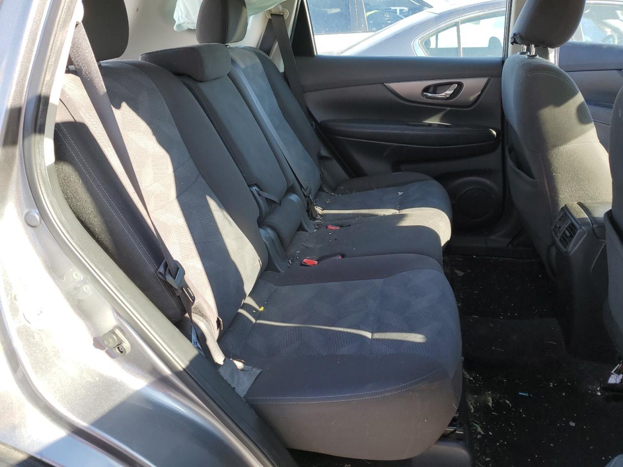 2016 Nissan Rogue - Image 12