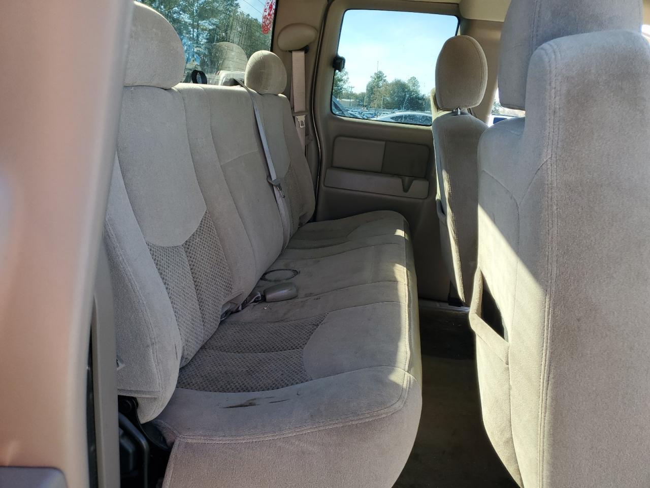 2006 Chevrolet Silverado - Image 10