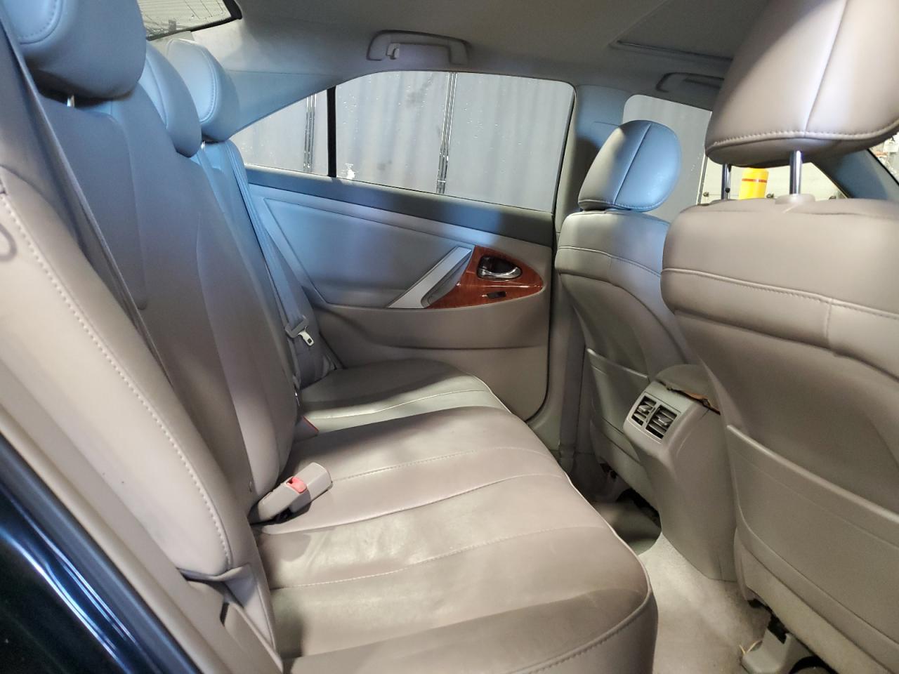 2009 Toyota Camry - Image 10