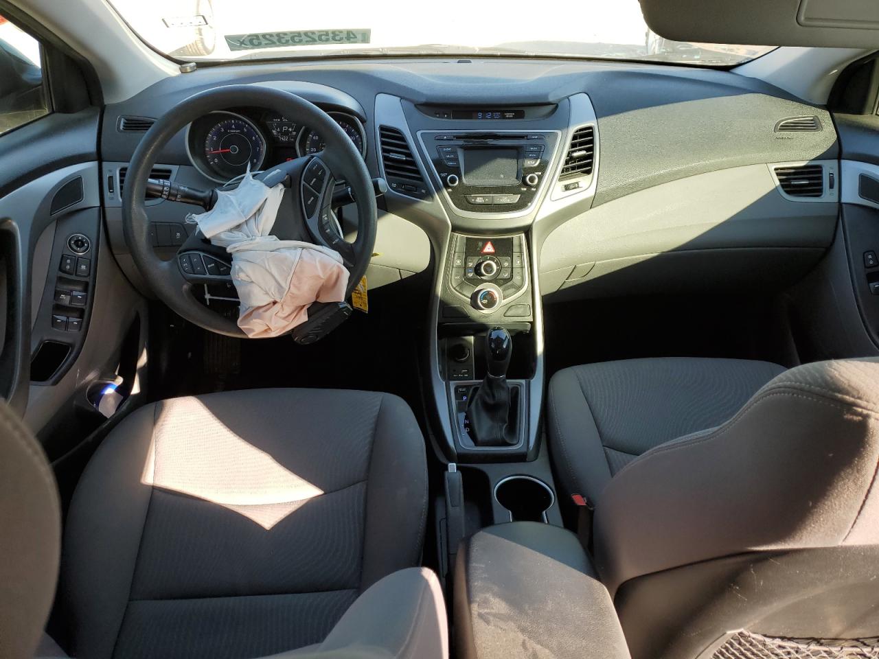 2015 Hyundai Elantra - Image 8