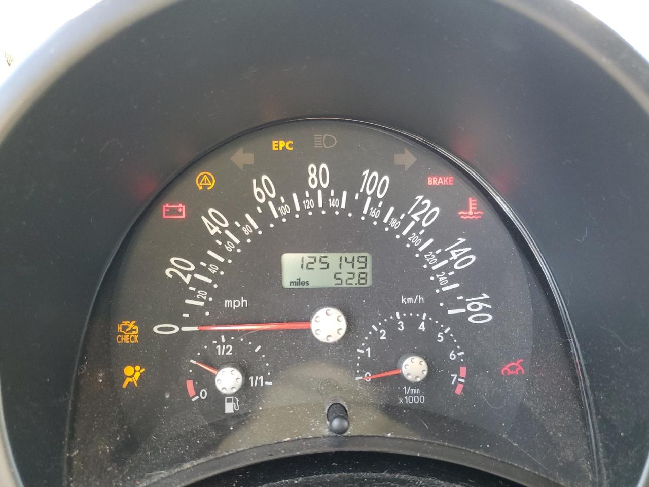 2004 Volkswagen Beetle - Image 9