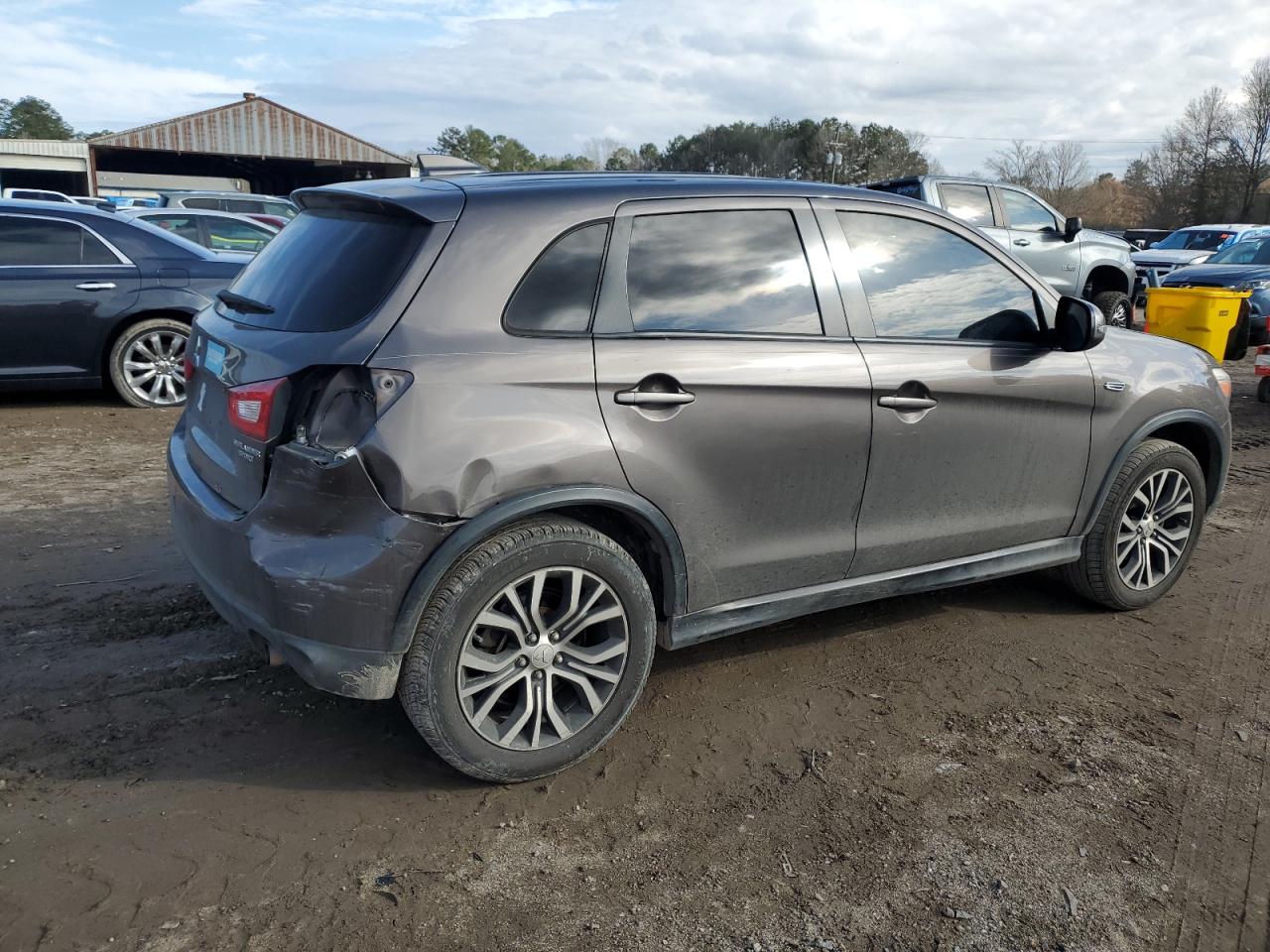 2017 Mitsubishi Outlander - Image 3