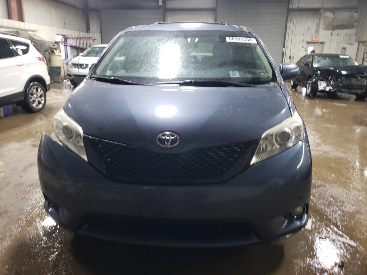 2013 Toyota Sienna - Image 5