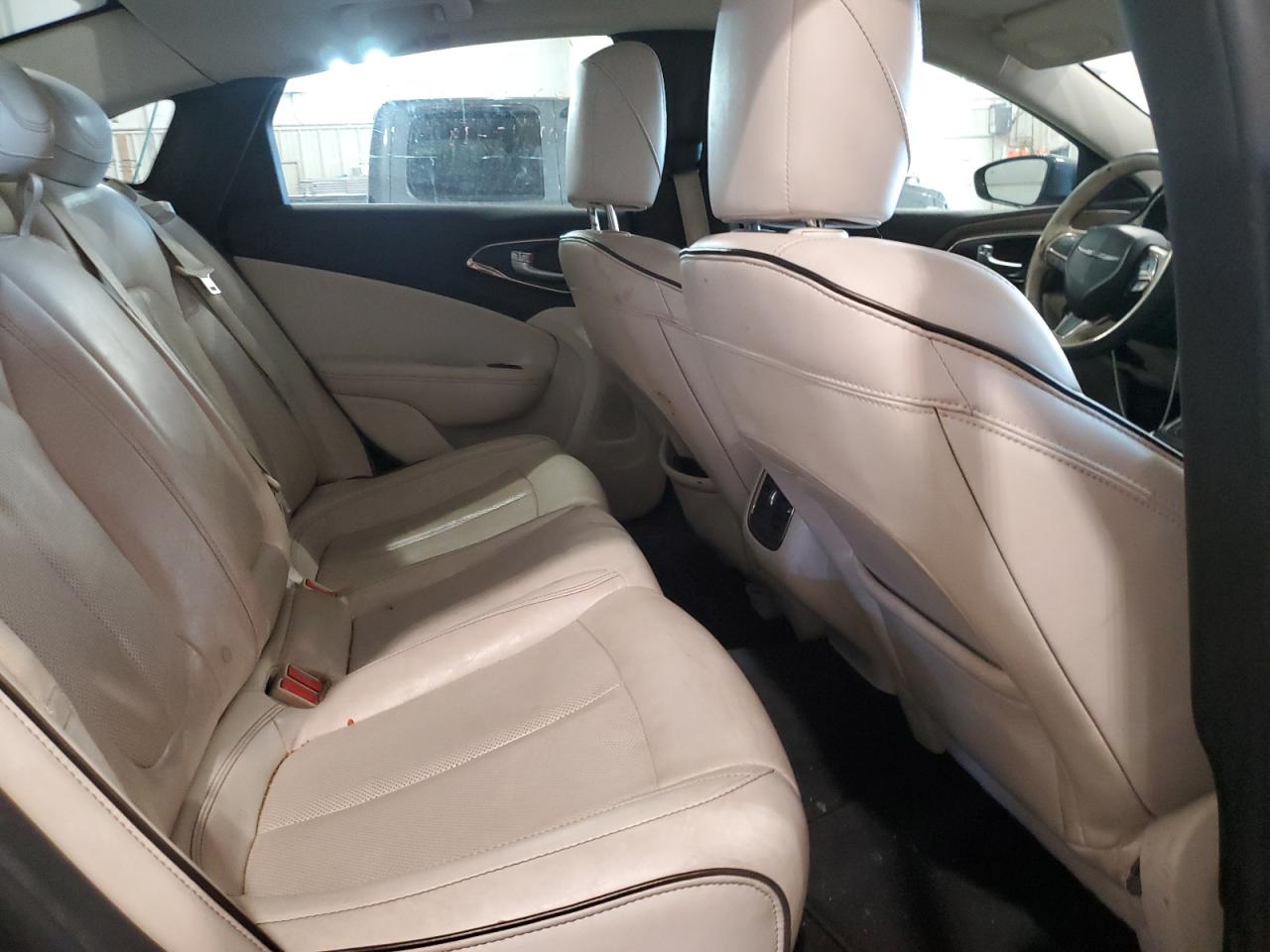 2015 Chrysler 200 - Image 11