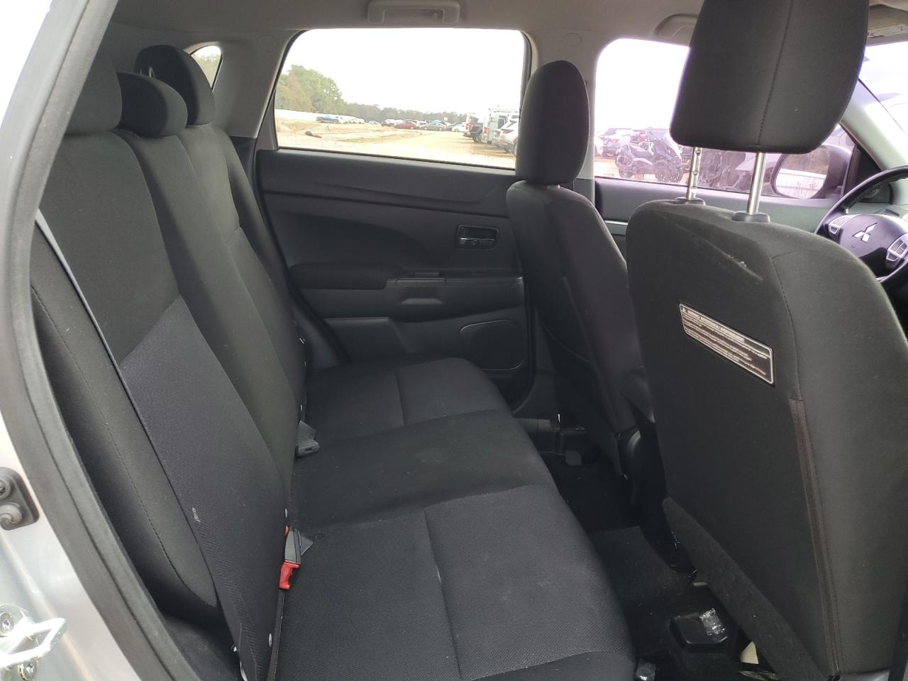 2011 Mitsubishi Outlander - Image 11