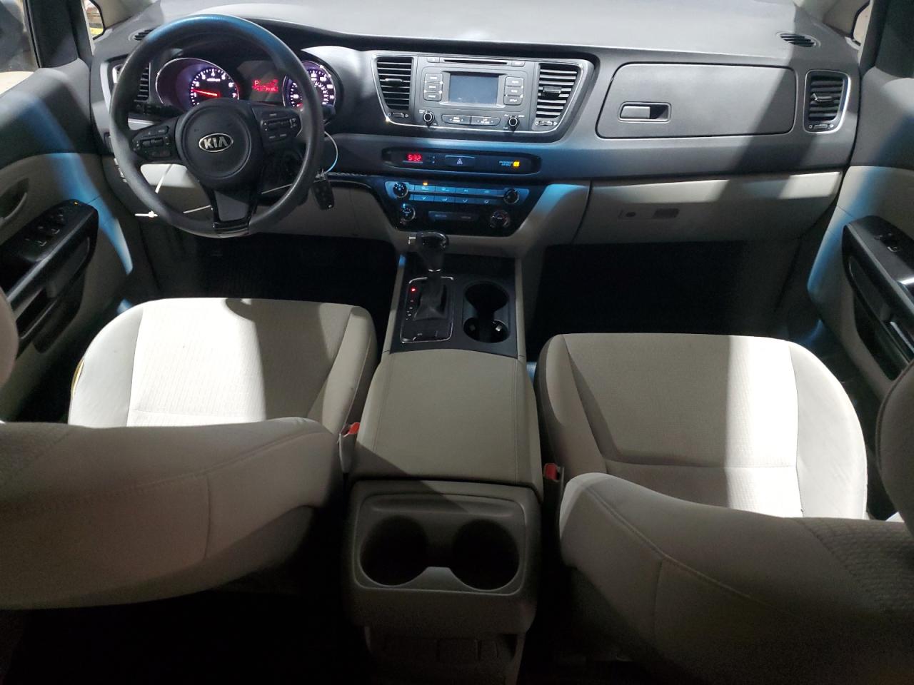2017 Kia Sedona - Image 8