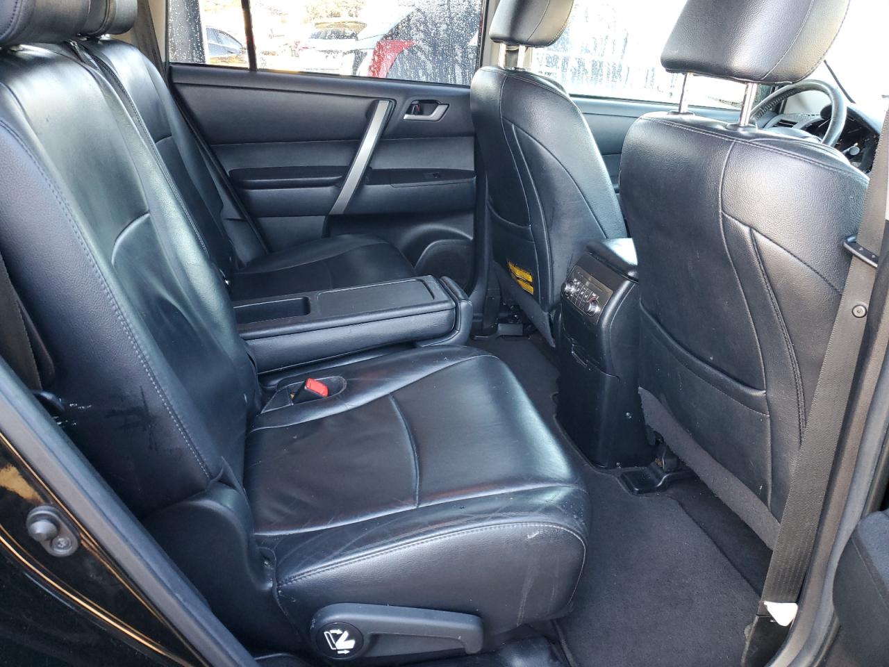 2013 Toyota Highlander - Image 11
