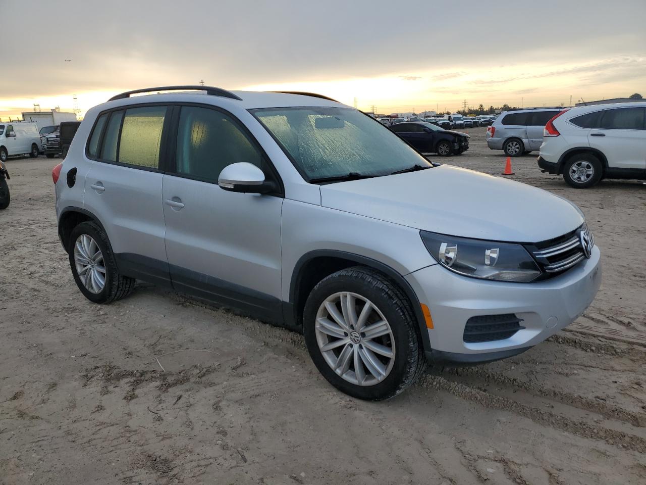 2015 Volkswagen Tiguan - Image 4