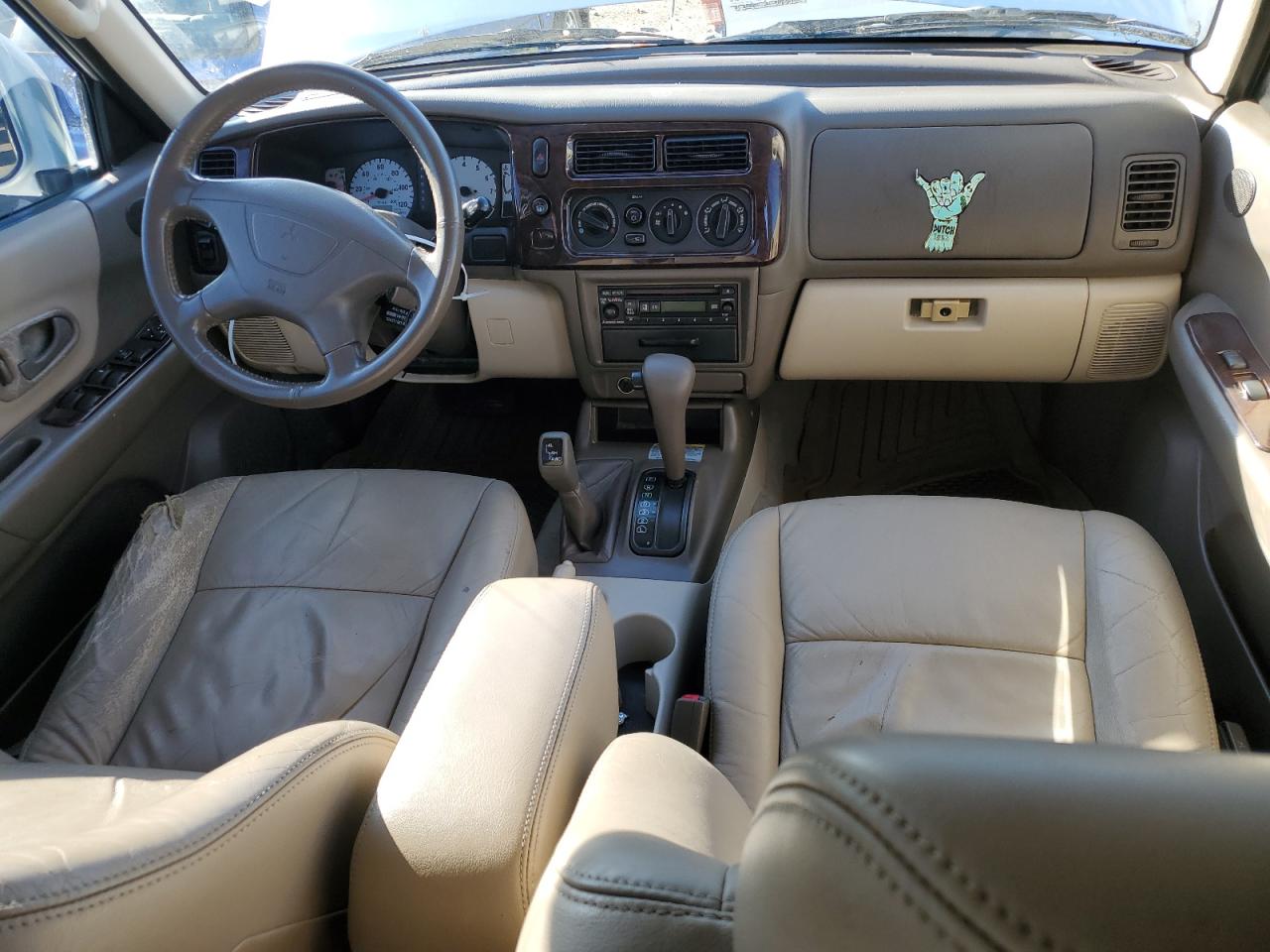 2003 Mitsubishi Montero - Image 8