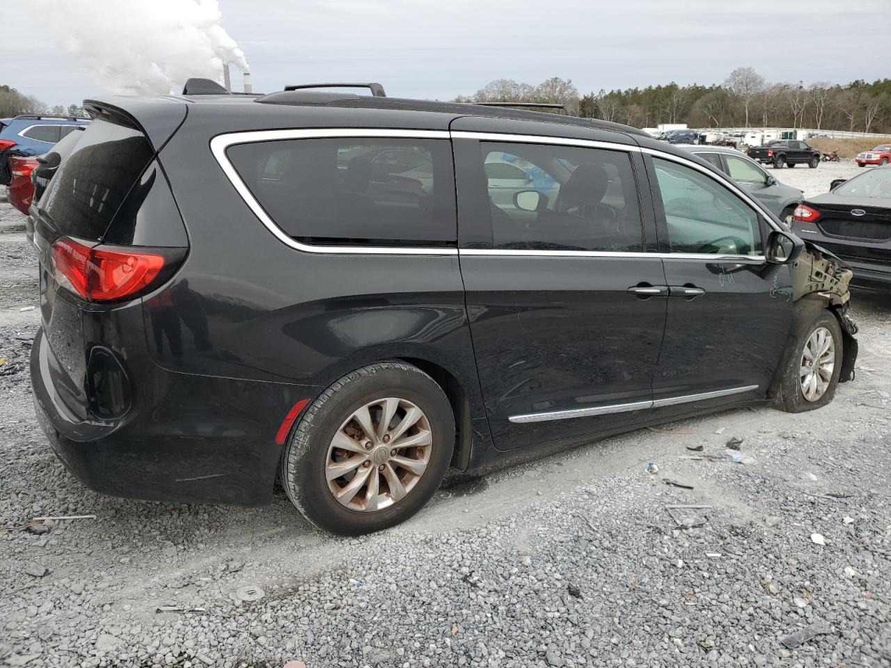 2017 Chrysler Pacifica - Image 3