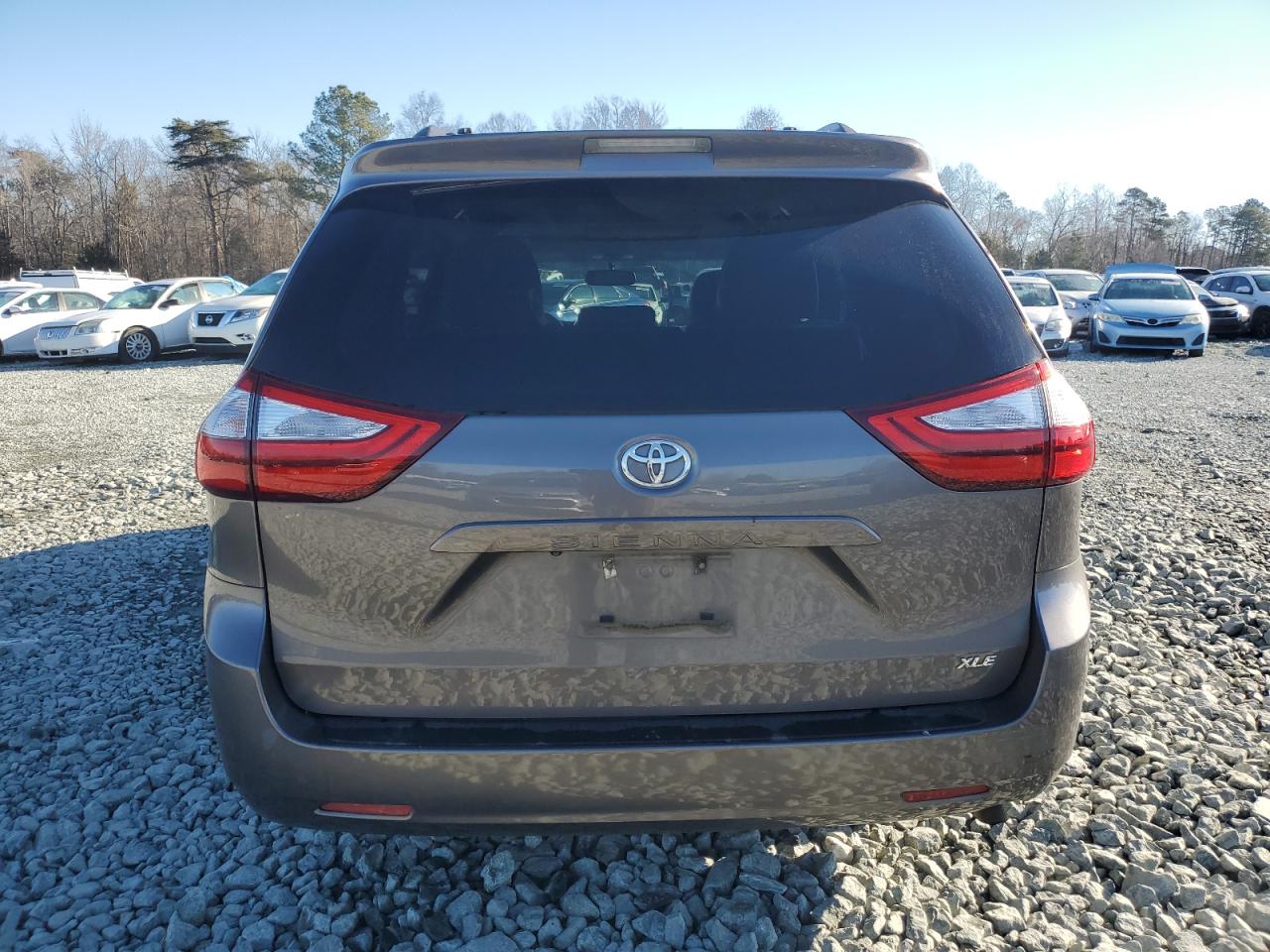 2015 Toyota Sienna - Image 6