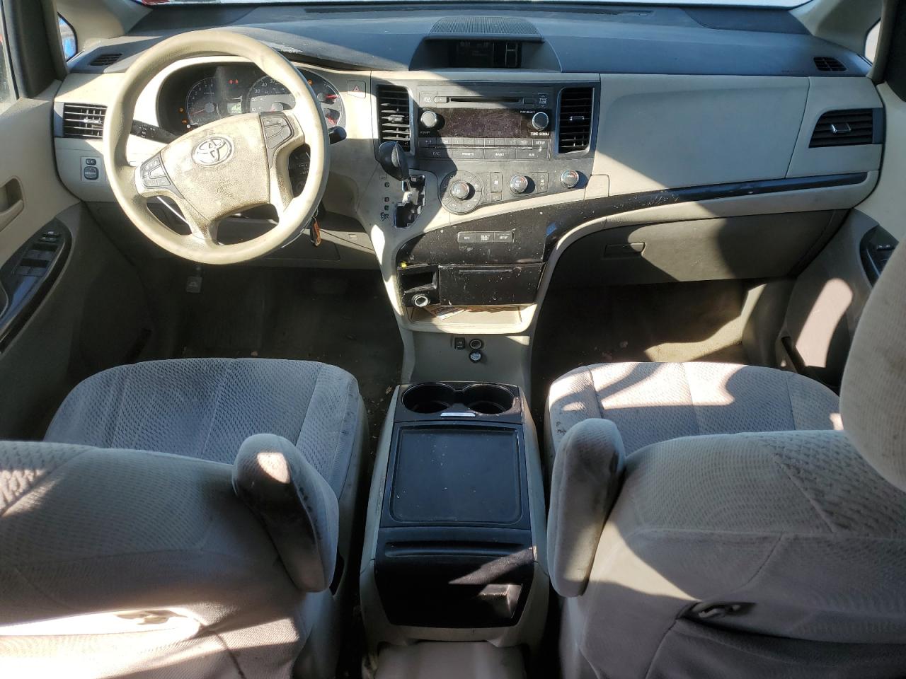 2012 Toyota Sienna - Image 8