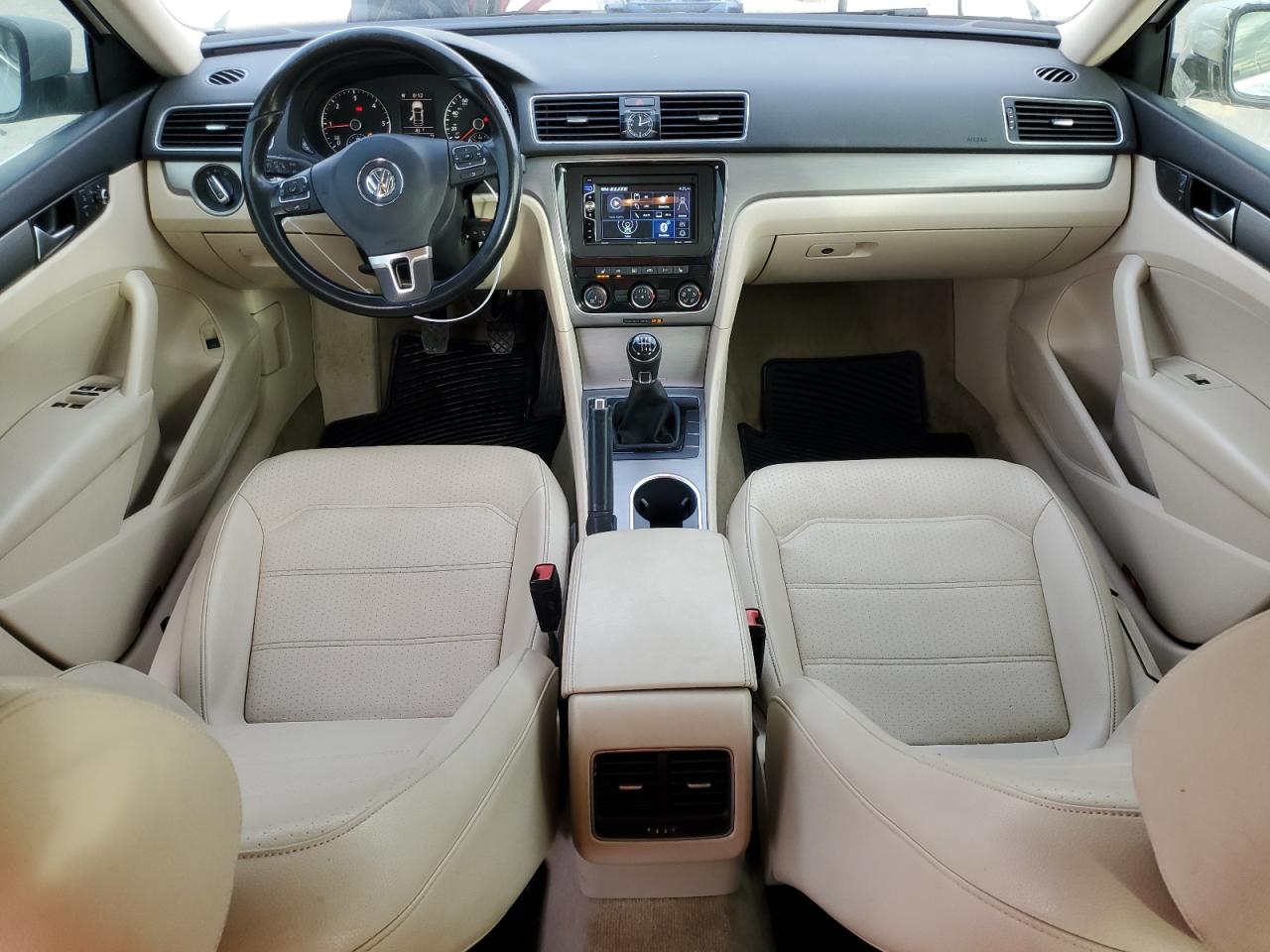 2015 Volkswagen Passat - Image 8