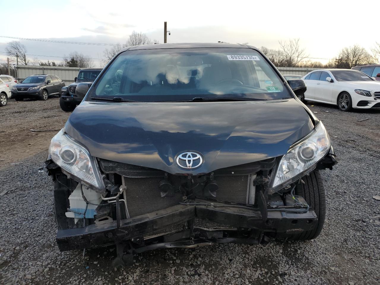 2017 Toyota Sienna - Image 5