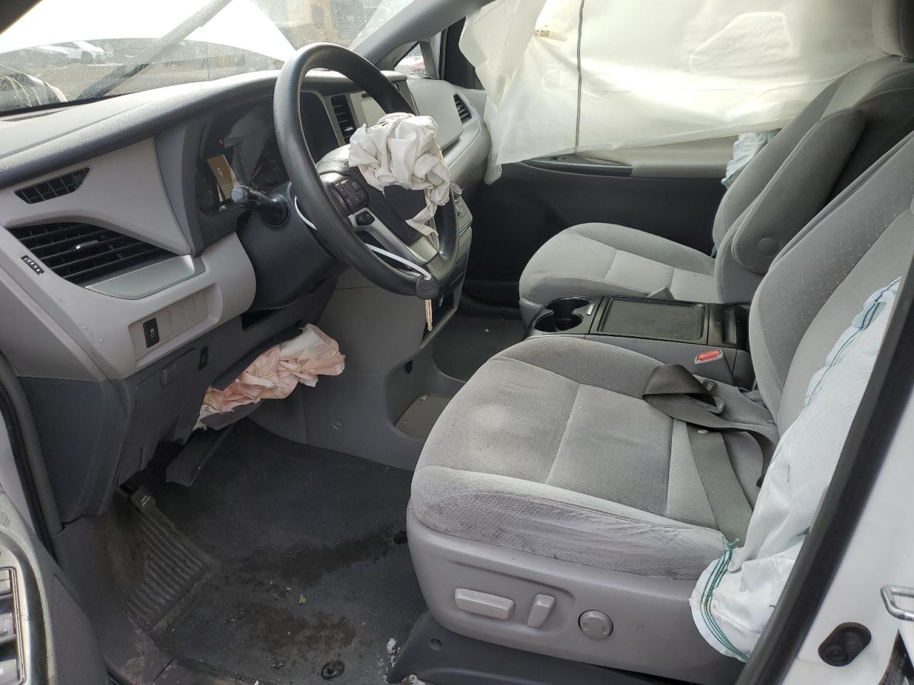 2015 Toyota Sienna - Image 7