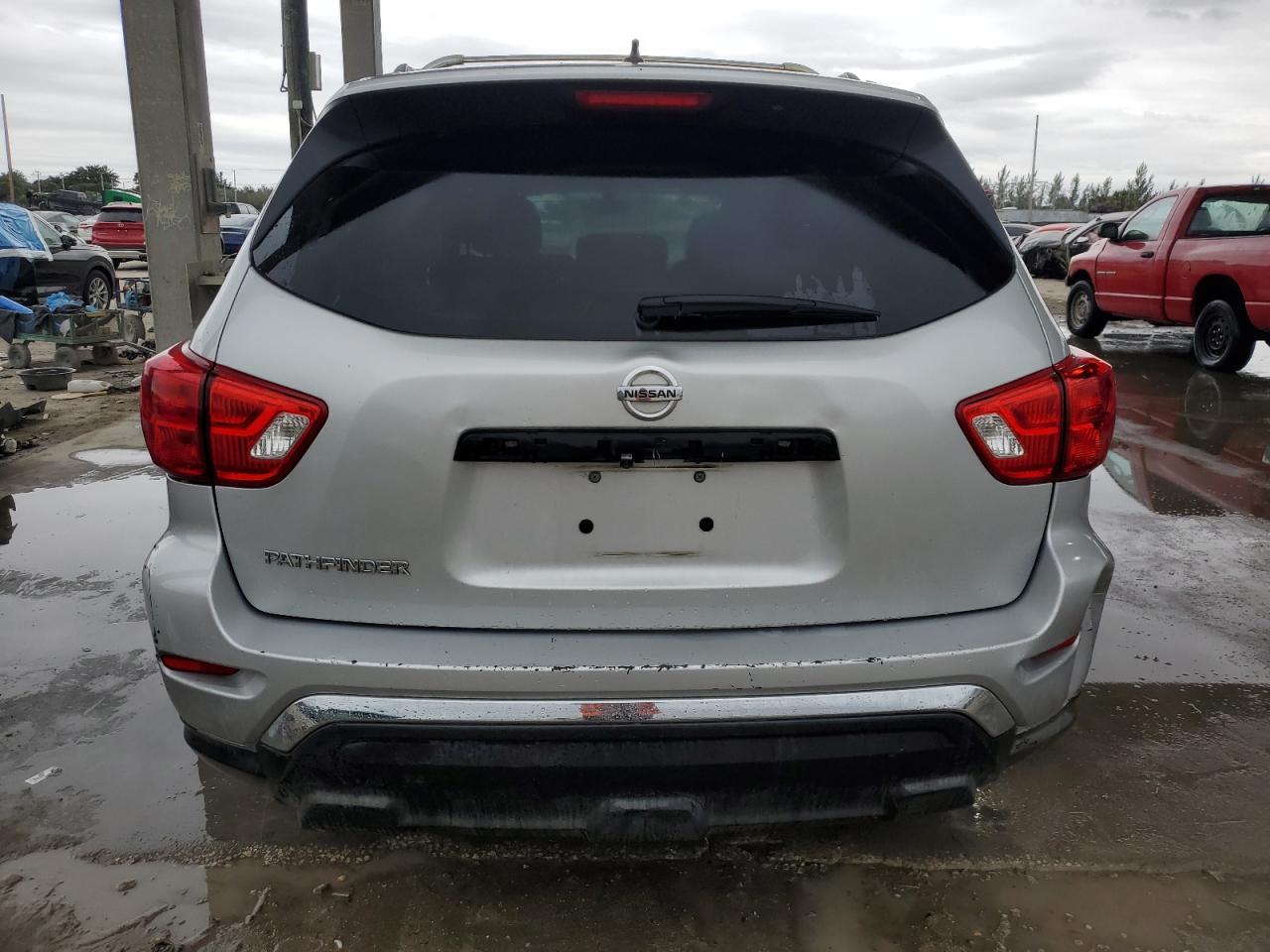 2017 Nissan Pathfinder - Image 6