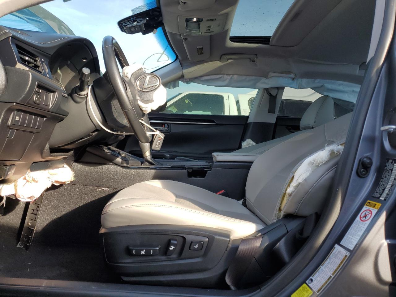 2017 Lexus ES - Image 7
