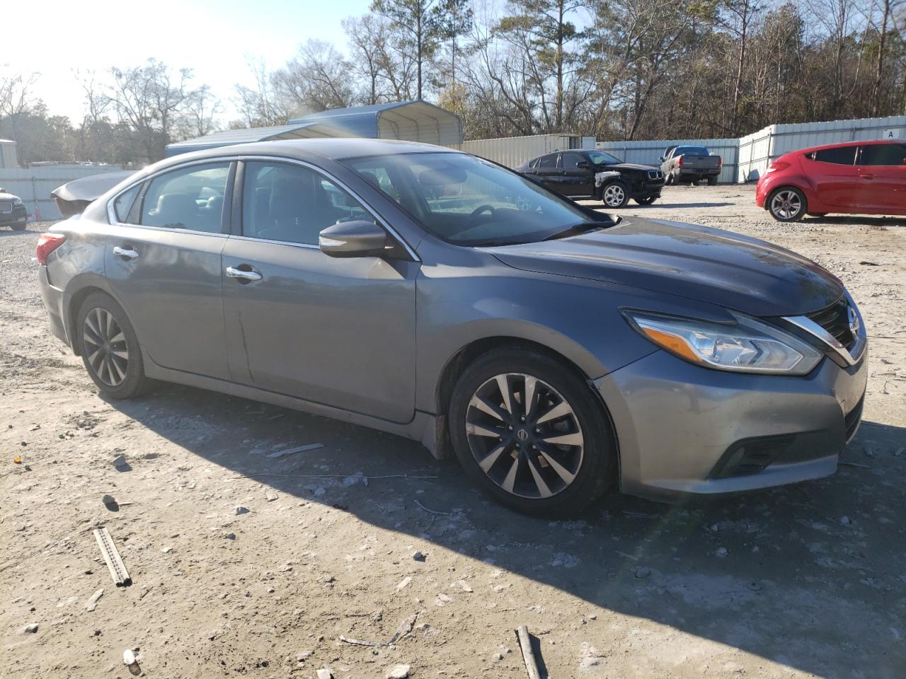 2017 Nissan Altima - Image 4